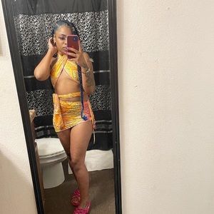 Meet your Posher, Johnea